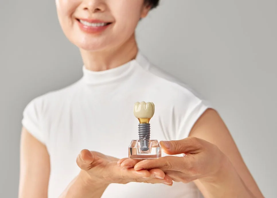 2026년 고혈압·당뇨 환자 임플란트 수술 가능할까? 지제역 치과 상담 팁