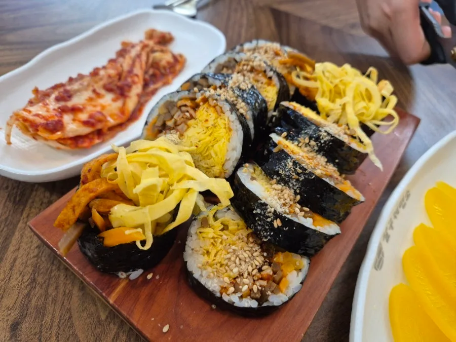 Palgu Jemyunso: Best Korean Noodles & Cold Pork 2026 3