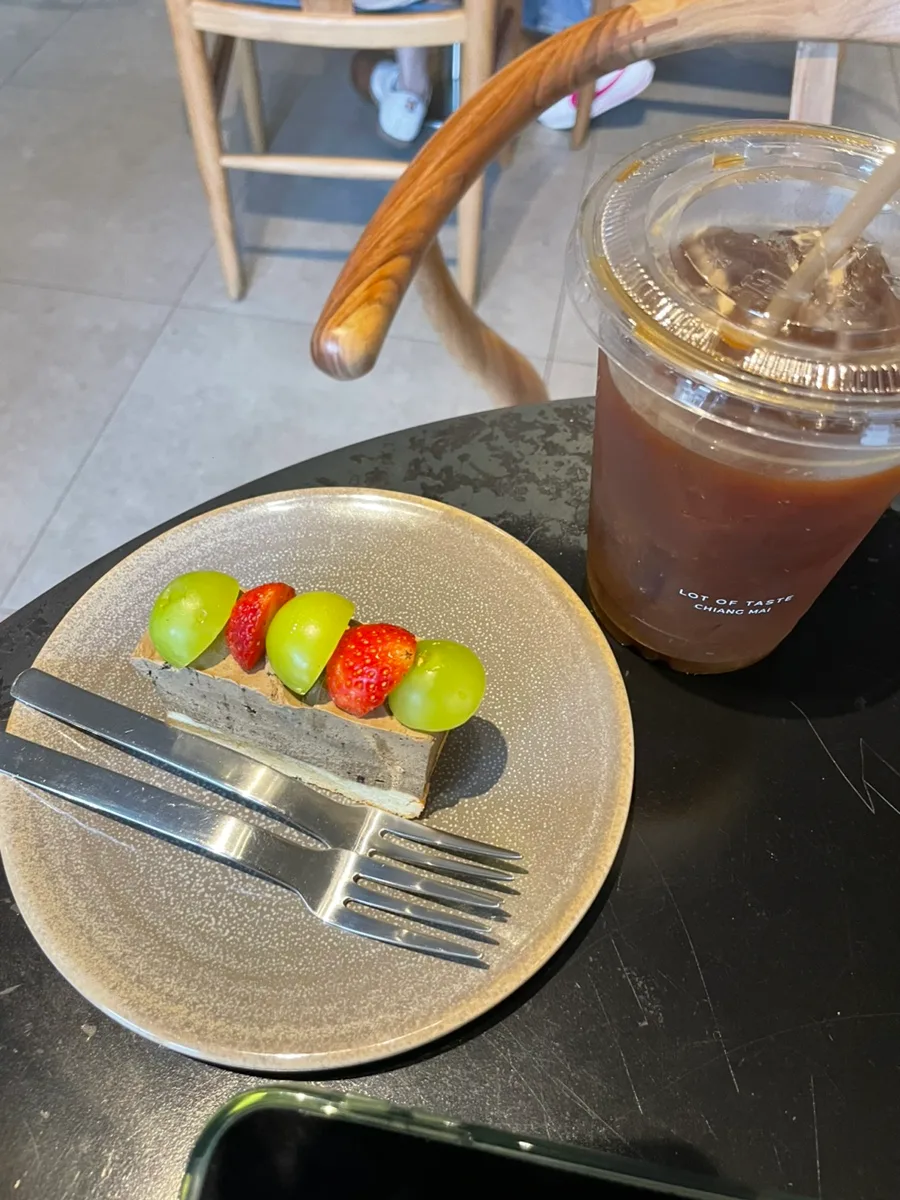 Late-Night Snacks 2026: Healthy Eating & Timing Guide