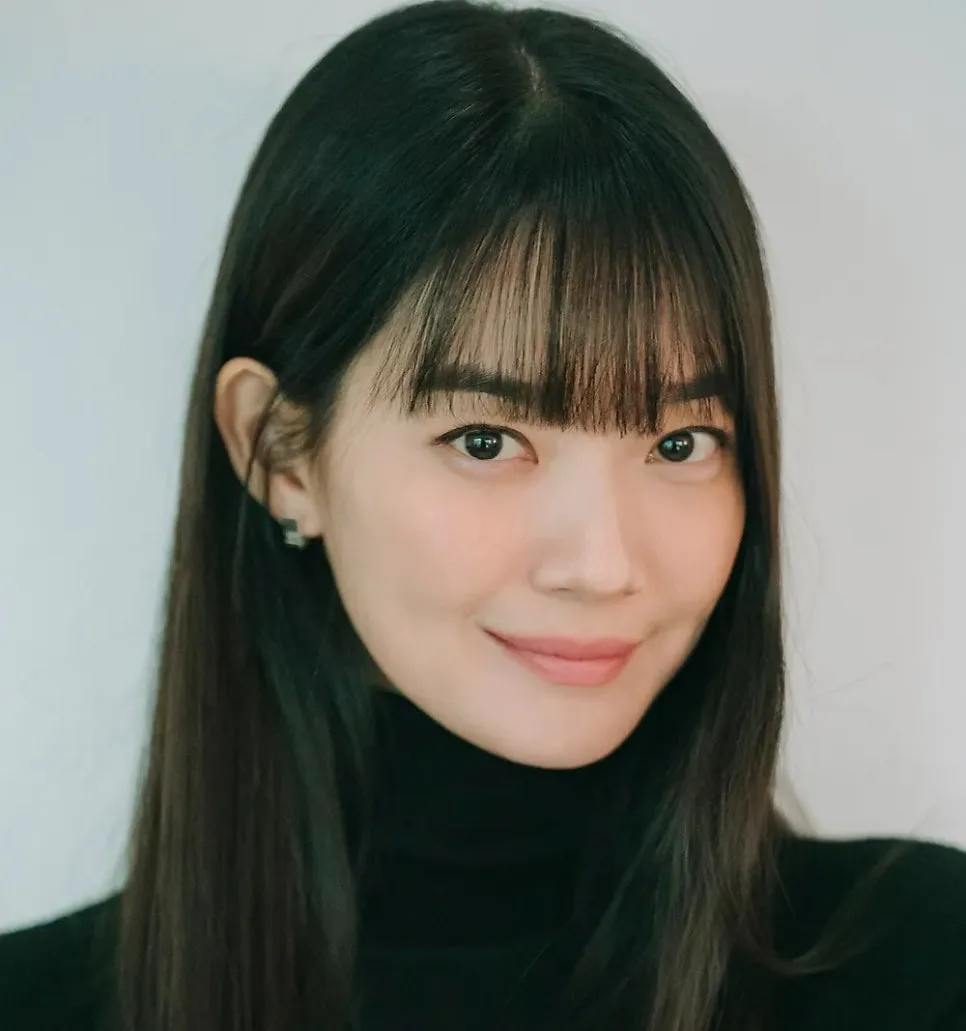 신민아 사주 관상 MBTI 2026년 운세: 10년 사랑 지킨 비결은?