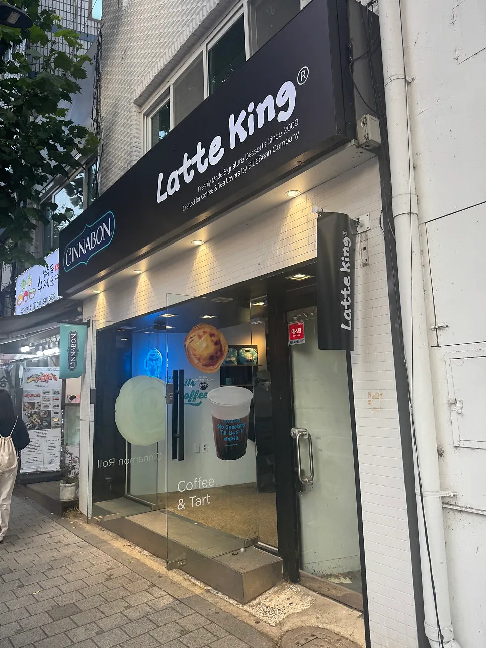 Cinnabon Latte King Seoul 2026: Best Cinnamon Rolls & Egg Tarts