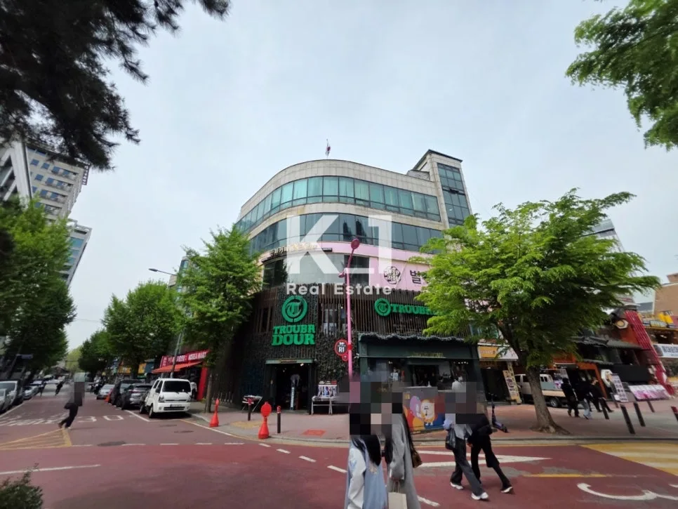 홍대 상가 임대 2026: 8번 출구 초역세권 59평 무권리 조건 분석
