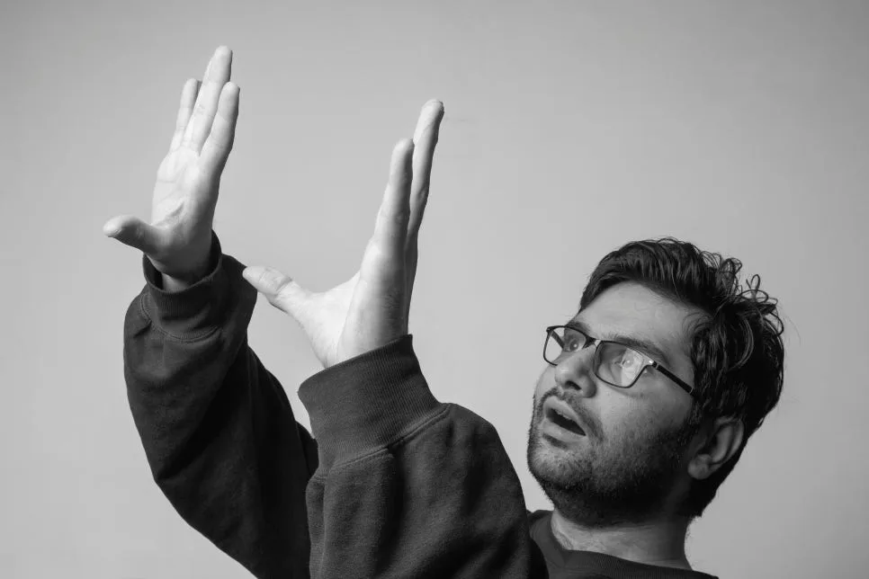 Improve English Speaking Fluency with Gestures 2026