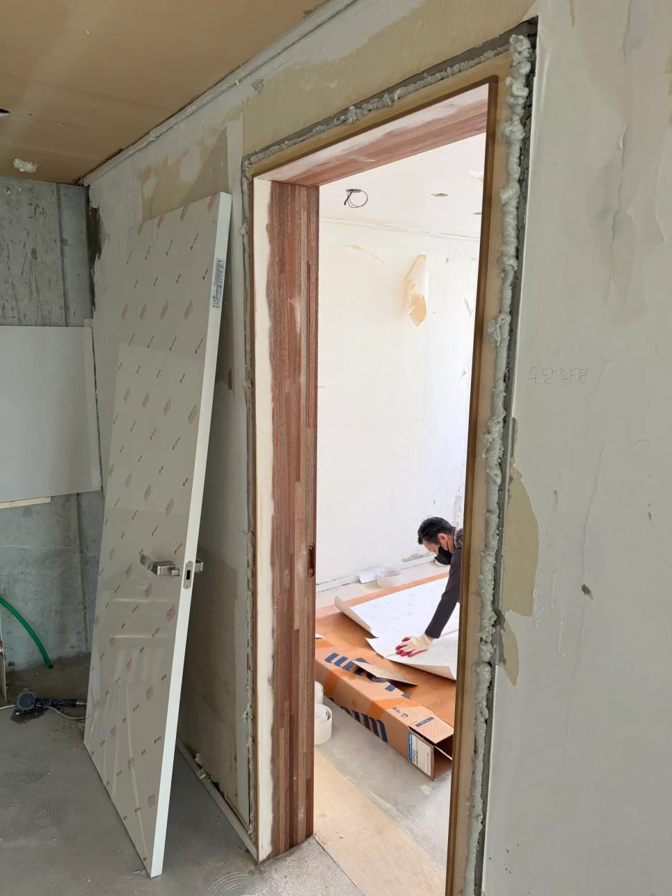 Korean Apartment Interior Trends 2026: Film & Wallpaper Guide
