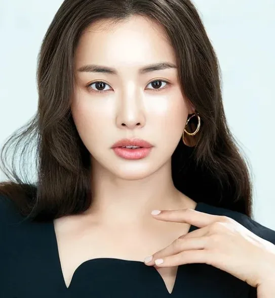 이하늬 운세 분석 2026: MBTI, 사주, 관상으로 본 황금빛 미래