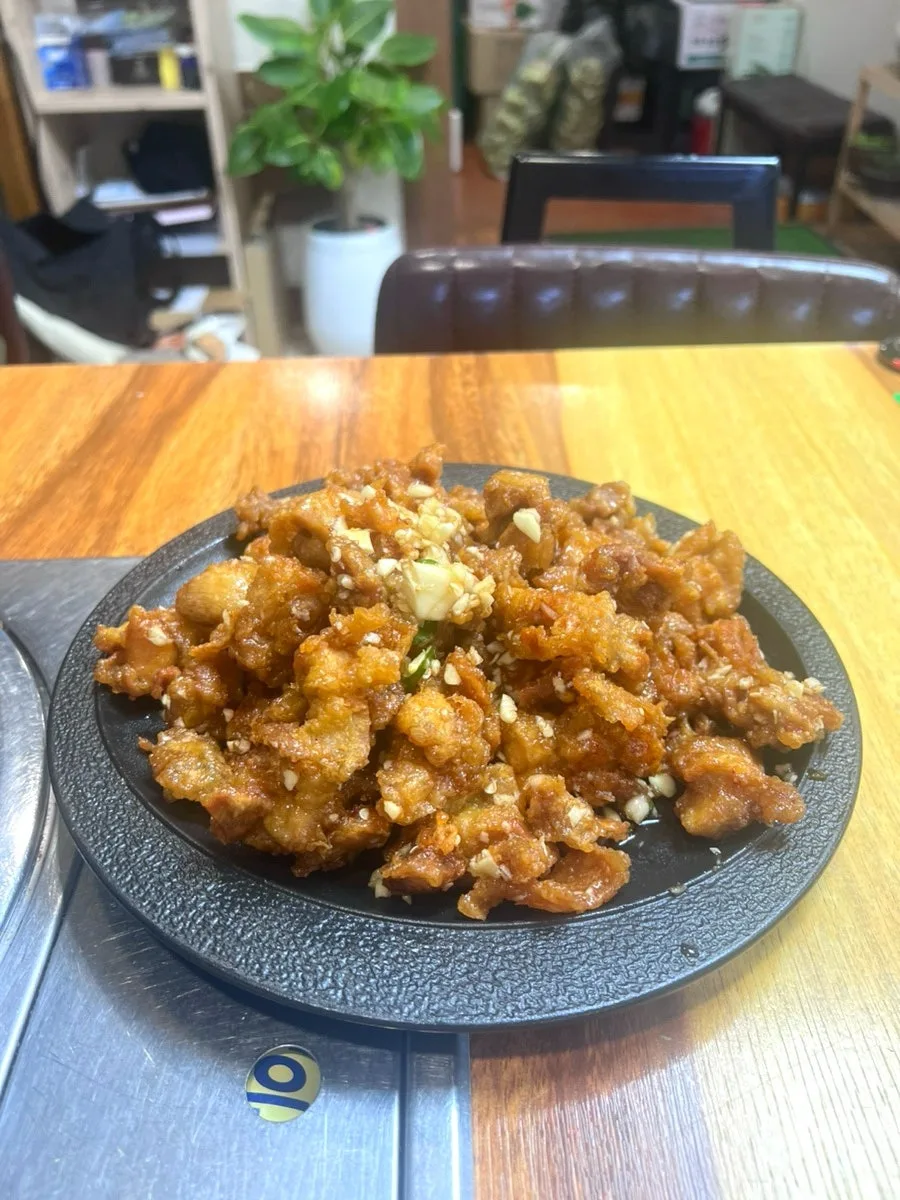 Yongju Bapsang 2026: Best Korean Home Cooking & Garlic Chicken