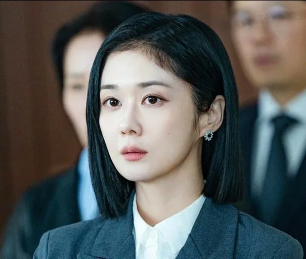 장나라 사주 MBTI 관상 2026년 운세: 불멸의 들꽃, 어떻게 피어났나?