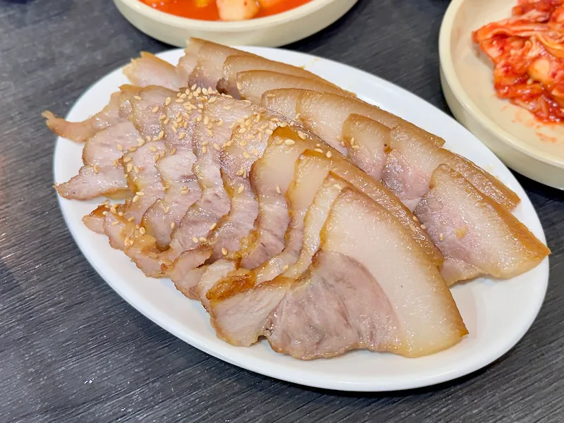 용산 이조순대국: 목살수육이 순대국보다 인기인 이유 3가지