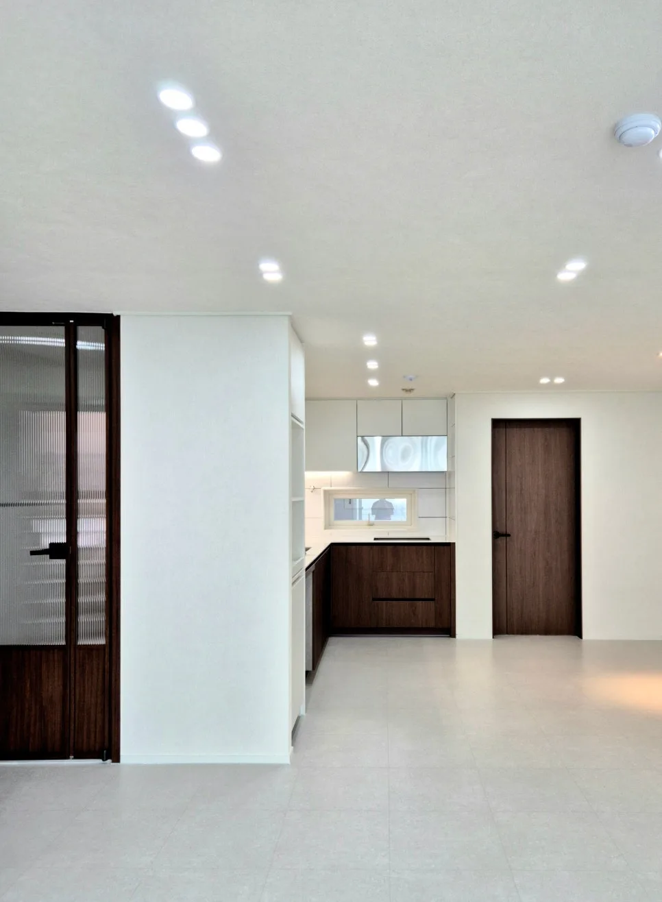 Korean Minimalist Apartment Design 2026: Dujeong-dong 32-pyeong Makeover