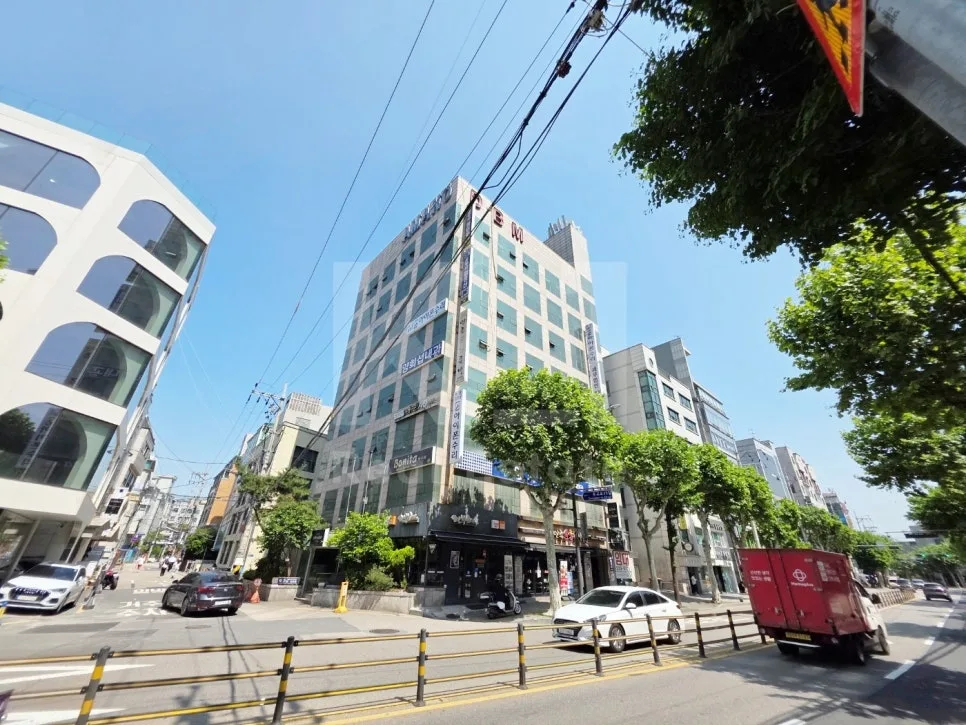 홍대역 상가 임대 2026: 병원 인테리어 시설비 없이 인수하는 법 2