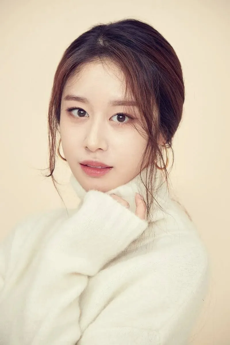 지연 사주, MBTI, 관상 분석 2026: 야생화 같은 그녀의 생존력과 매력