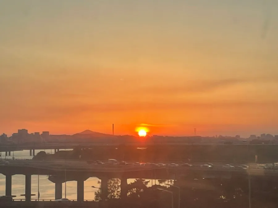 마포대교 한강뷰 카페 채그로: 일몰 명소 & 카공 가능할까? 2026