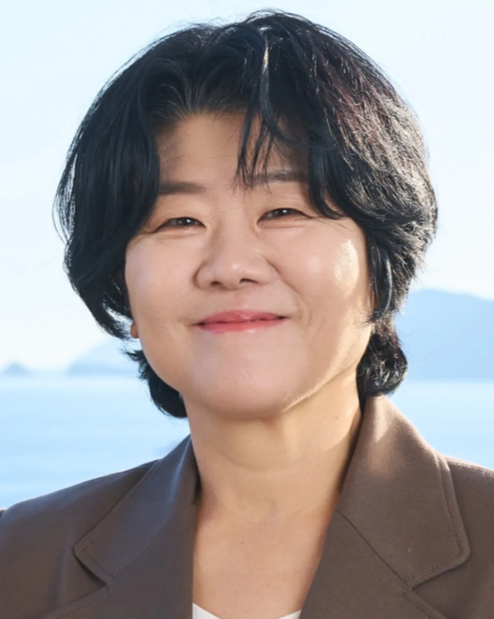 이정은 사주·MBTI·관상: 2026년 만개할 봄비 같은 배우의 비밀