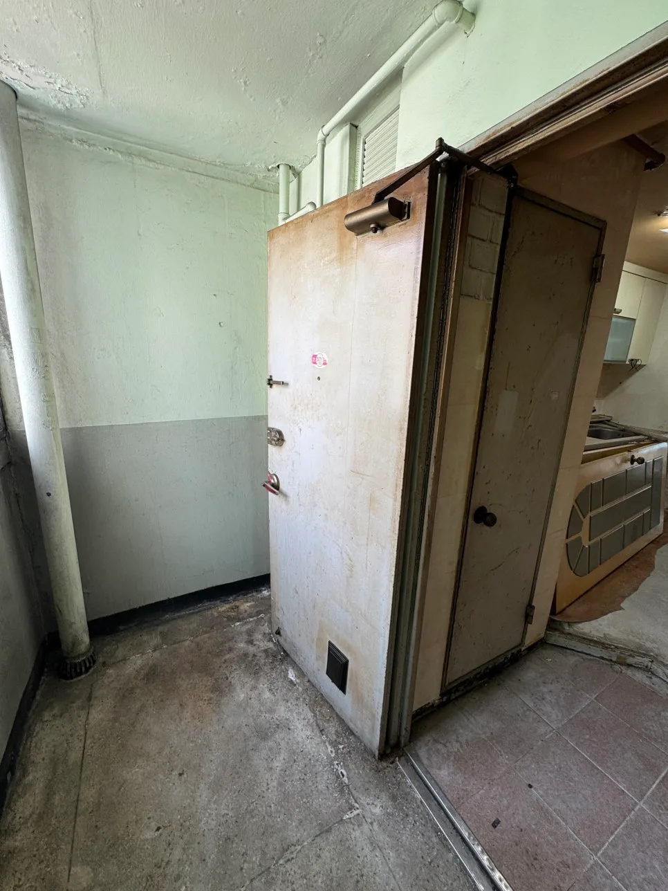 Refresh Your Apartment Door: DIY Painting Guide 2026