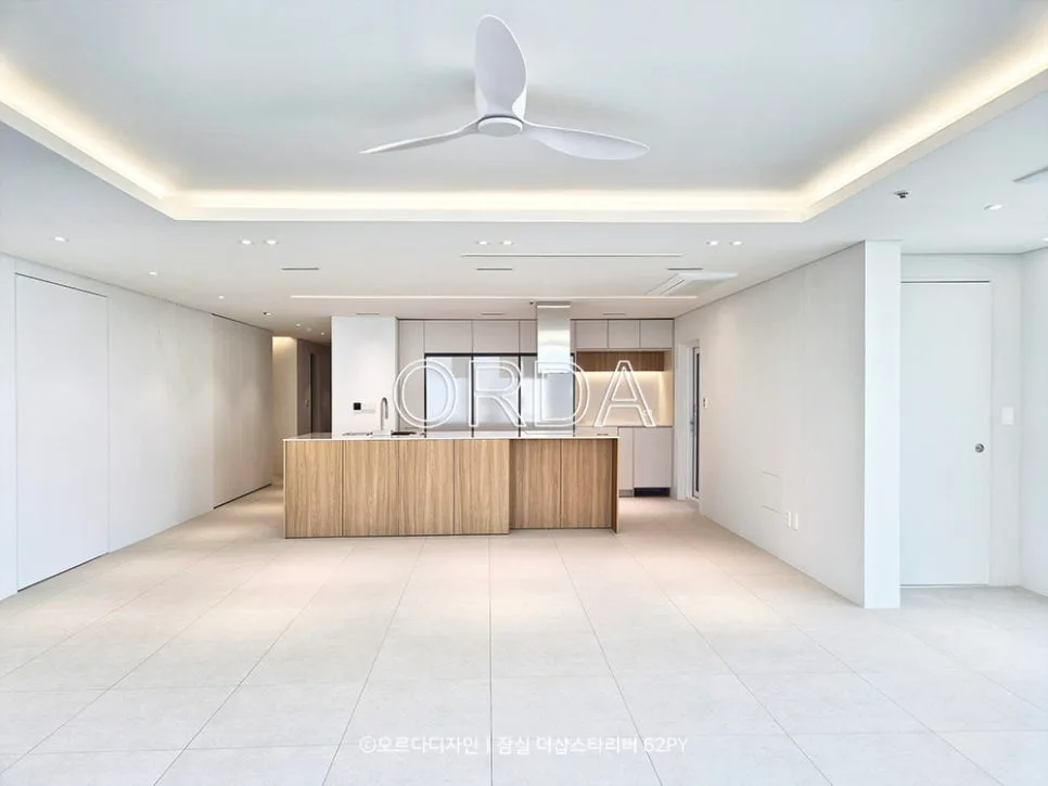 Korean Apartment Style: White & Wood Interiors 2026