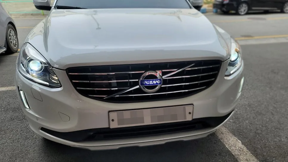 볼보 XC60 배터리 업그레이드: 2016년식 AGM 교체와 코딩 완벽 가이드 2026