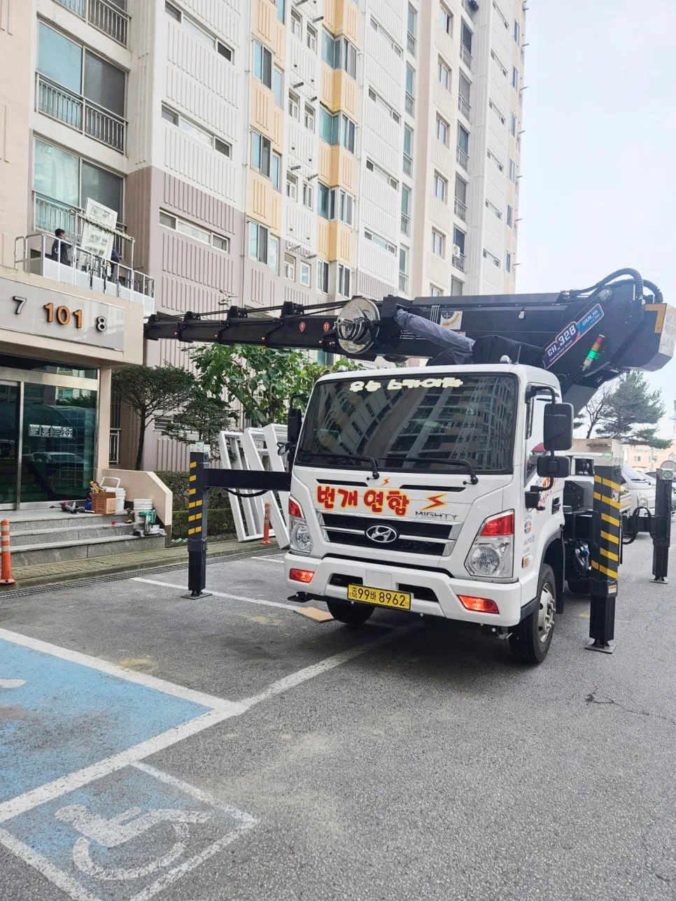 아산 아파트 샷시 교체 2026: 스카이차 유리 양중 완벽 가이드