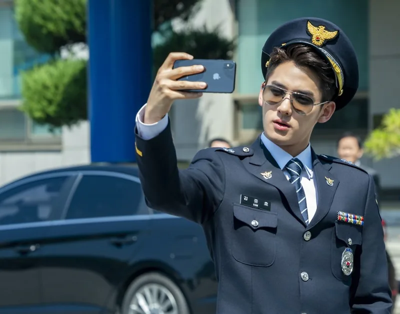 영화 '끝장수사' 몰입감 비밀: 배우들 눈물 훔친 대본의 힘 2026