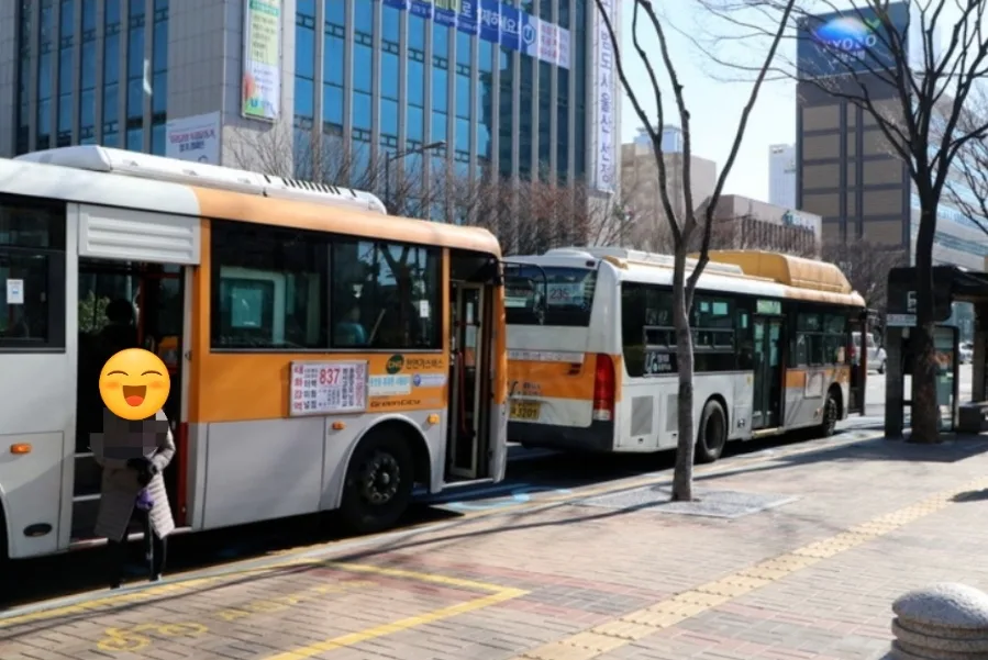 울산 버스 광고 효과 극대화 전략 2026: 시트 커버부터 하차문까지