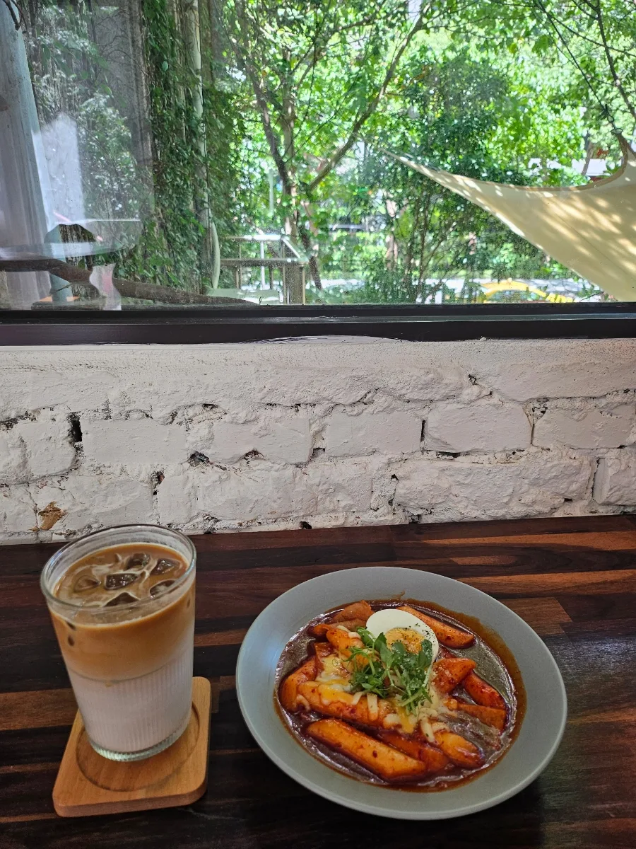 Kyochon Chicken in Taipei: A 2026 K-Food Review