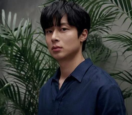 김충재 사주·MBTI·관상 분석 2026: 불타는 예술혼과 신비로운 이슬비