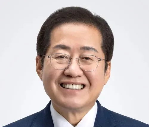 홍준표 시장 2026년 운세: MBTI ESTJ, 사주 분석 결과는? 2026