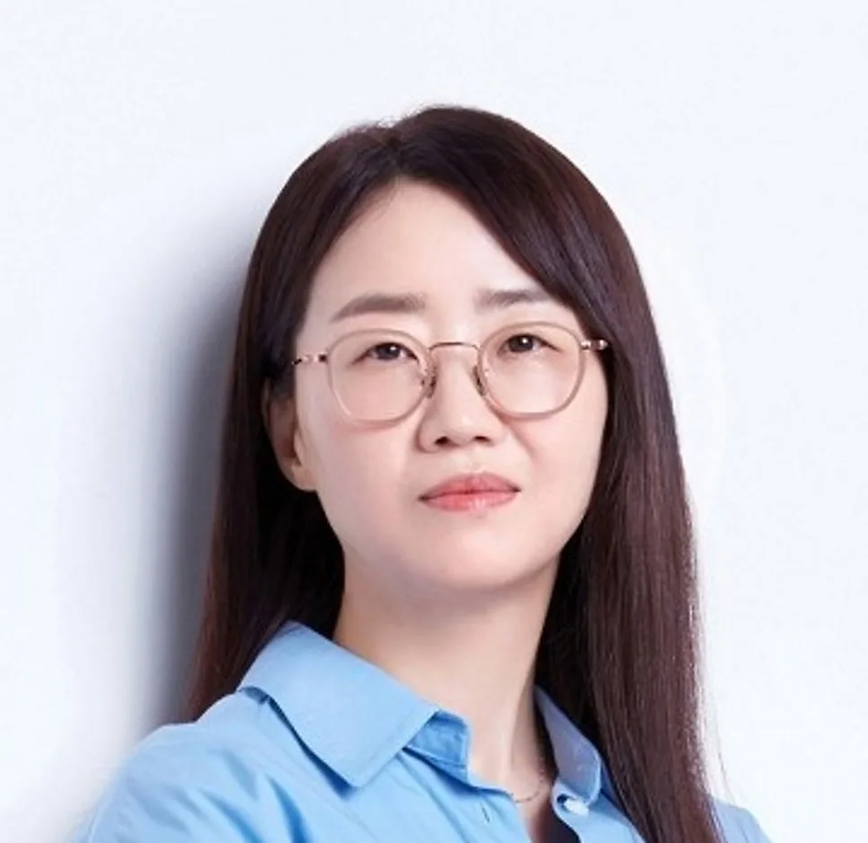 김은희 작가 사주 분석: 2026년 천재성 폭발할 운명은? (MBTI, 관상 포함)