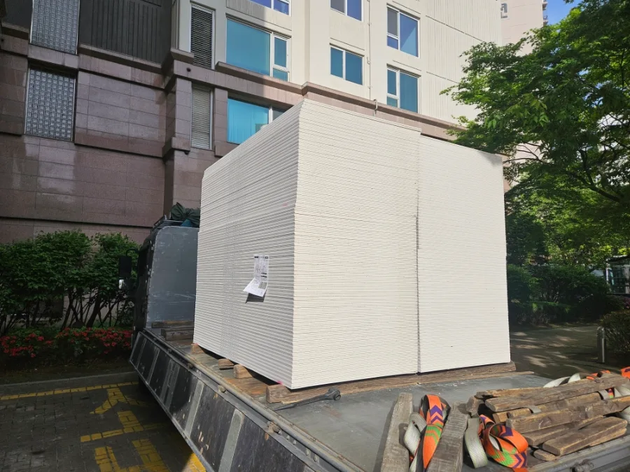Korean Apartment Interior Guide 2026: Material Hoisting 3