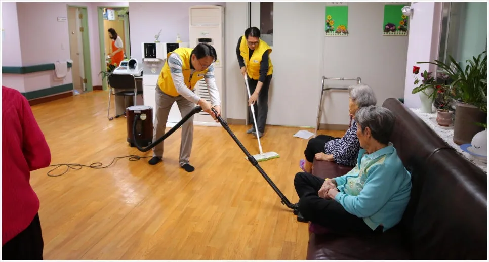 요양시설 바닥 냄새 제거 2026: 보호자 마음 사로잡는 청결 관리법