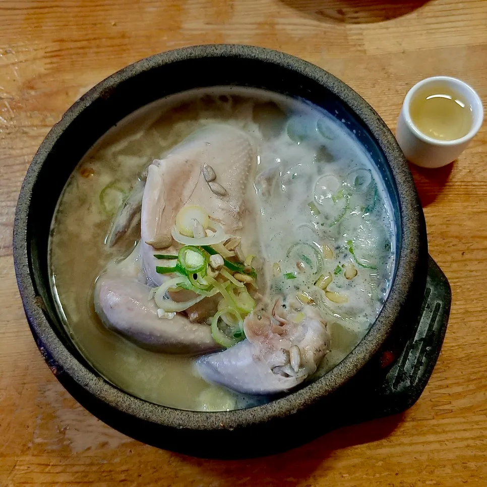 토속촌 삼계탕 2026: 경복궁 맛집 웨이팅 & 메뉴 완벽 분석